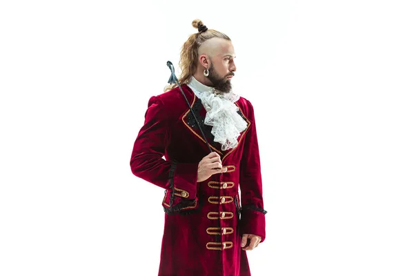 Der junge Mann in der traditionellen mittelalterlichen Tracht des Markgrafen — Stockfoto