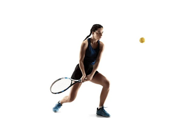 Teljes hossza elszigetelt fehér background teniszezni, fiatal nő portréja — Stock Fotó