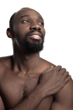 Genç çıplak Afrikalı biri kapalı portresi kapatın