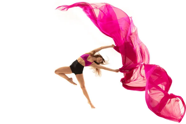 Bailarina. Joven bailarina de ballet femenina elegante bailando sobre un estudio blanco. Belleza del ballet clásico . —  Fotos de Stock