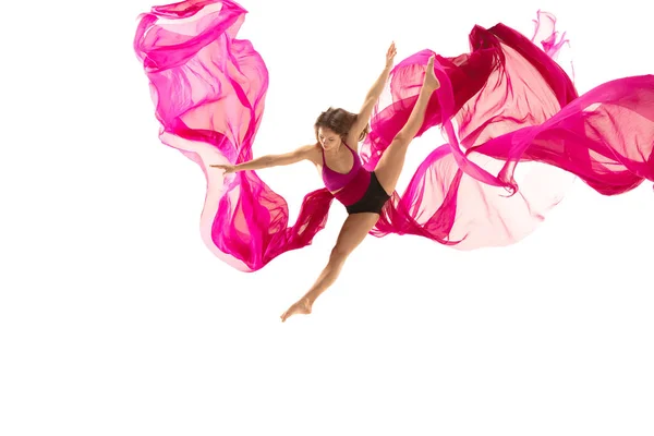 バレリーナ。ホワイト スタジオで踊る若い優雅な女性バレエ ダンサー。クラシック バレエの美しさ. — ストック写真