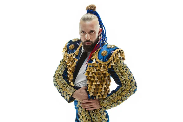 Torero mavi ve altın takım elbise veya beyaz bitti izole tipik İspanyol boğa güreşçisi — Stok fotoğraf