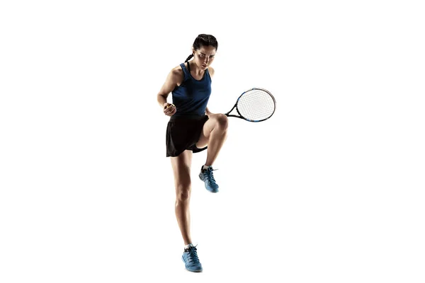 Retrato de comprimento total de jovem que joga tênis Isolado no fundo branco — Fotografia de Stock