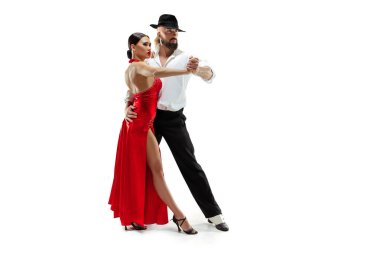 Genç elegance tango dansçılar portresi. Beyaz arka plan üzerinde izole
