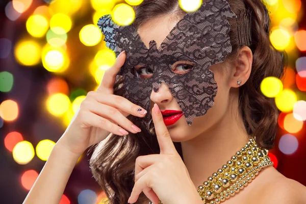 Beauty model woman wearing venetian masquerade carnival mask at party — Stock Photo, Image