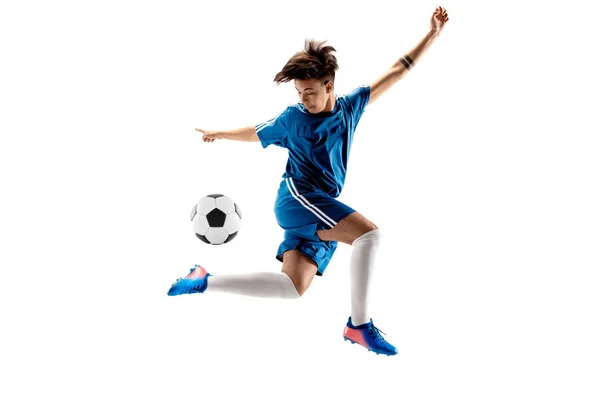 Niño con pelota de fútbol haciendo patada voladora — Foto de Stock