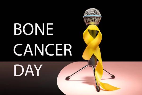 Жовта стрічка символічного кольору для обізнаності про рак кісток саркоми та запобігання суїциду — стокове фото