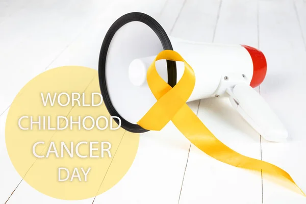 Cinta amarilla color simbólico para el sarcoma Conciencia del cáncer óseo y prevención del suicidio — Foto de Stock