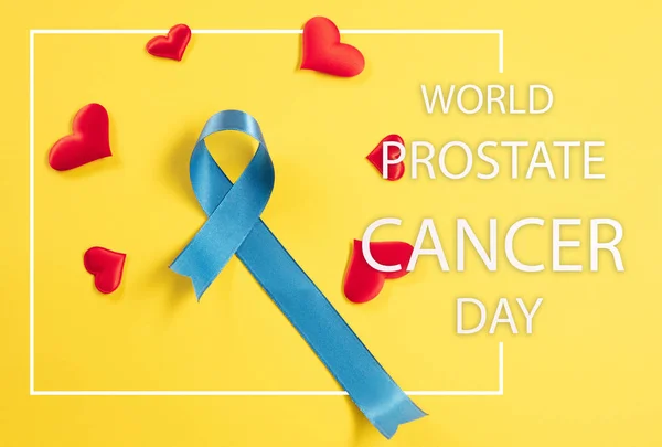 Синя стрічка символізує кампанію поінформованості про рак простати і здоров'я чоловіків у листопаді — стокове фото