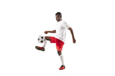 Beyaz arka plan üzerinde izole Afrika futbol futbolcu