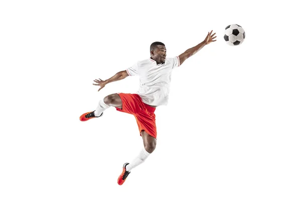 Jogador profissional de futebol africano isolado em fundo branco — Fotografia de Stock