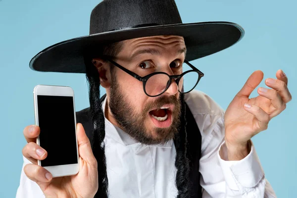 Portrait of a young orthodox Hasdim Jewish man — Stock Photo, Image