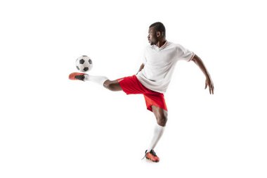 Beyaz arka plan üzerinde izole Afrika futbol futbolcu