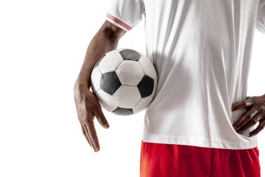 Beyaz arka plan üzerinde izole Afrika futbol futbolcu