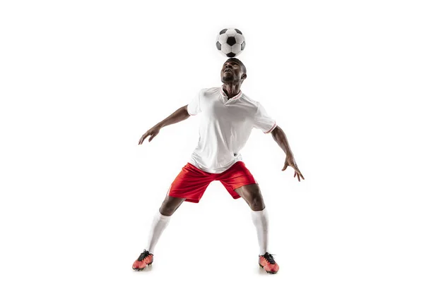 Jogador profissional de futebol africano isolado em fundo branco — Fotografia de Stock