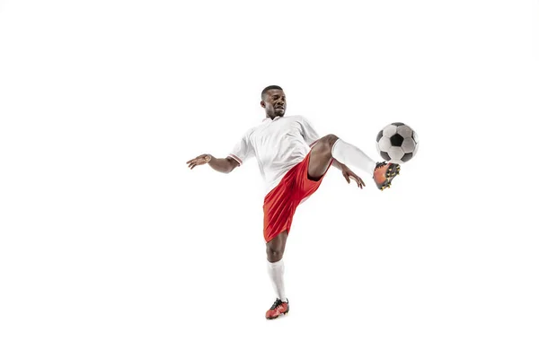 Jugador de fútbol africano profesional aislado sobre fondo blanco —  Fotos de Stock