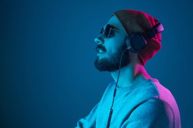 Onun favori müzik keyfi.