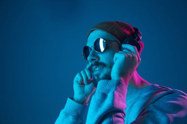 Onun favori müzik keyfi.