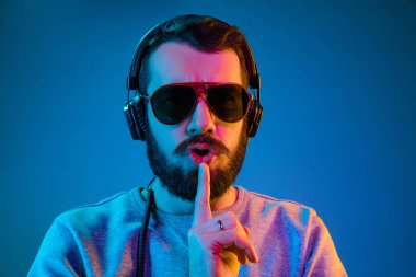 Onun favori müzik keyfi.