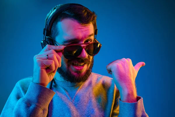 Enjoying his favorite music. — Stock Photo, Image