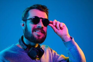 Onun favori müzik keyfi.