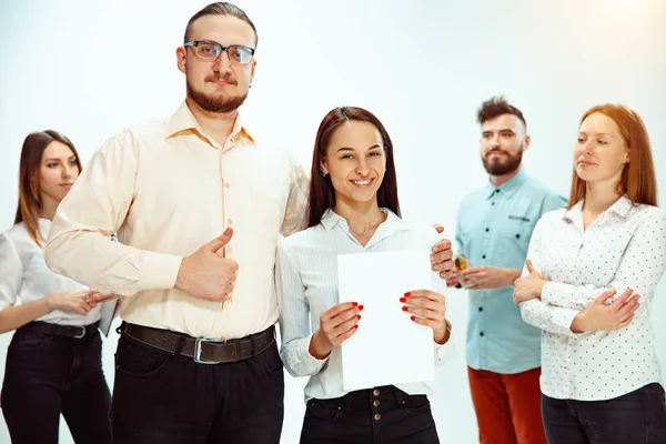 Boss approving and congratulating young successful employee — Stock Photo, Image