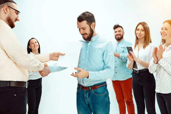 Boss approving and congratulating young successful employee — Stock Photo, Image