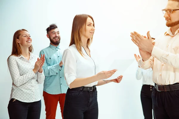 Boss approving and congratulating young successful employee — Stock Photo, Image