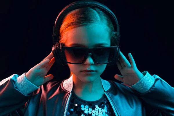 Młoda dziewczyna z Muzyka Słuchawki — Zdjęcie stockowe