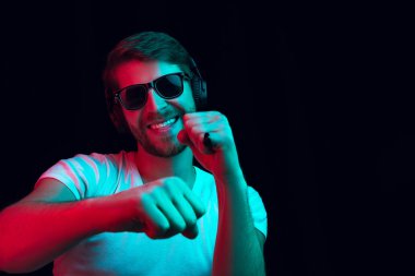 Onun favori müzik keyfi.