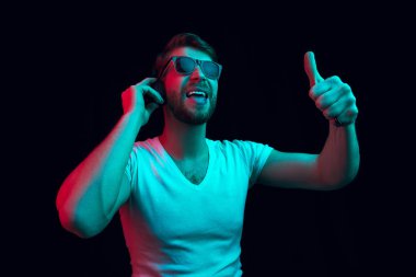 Onun favori müzik keyfi.