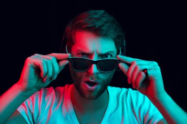Onun favori müzik keyfi.