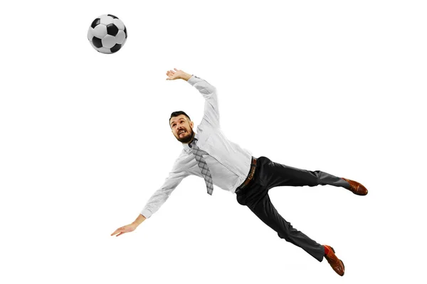 Largometraje de un joven empresario jugando al fútbol aislado sobre fondo blanco — Foto de Stock