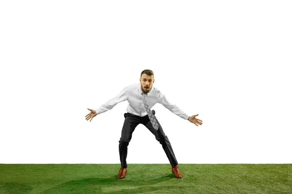 Celovečerní snímek mladý podnikatel hraje fotbal izolovaných na bílém pozadí — Stock fotografie