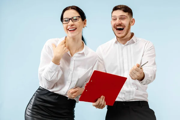 Concept of partnership in business. Young man and woman standing at studio — Stock Photo, Image