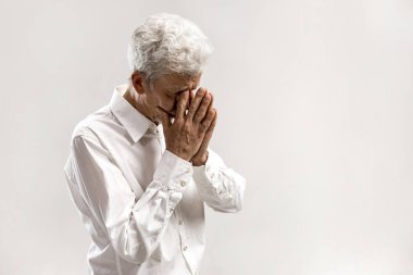 ciddi düşünceli işadamı. Şüphe kavramı.