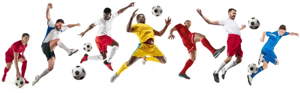 Професійні чоловіки футболісти з м'ячем ізольовані білий студійний фон — стокове фото