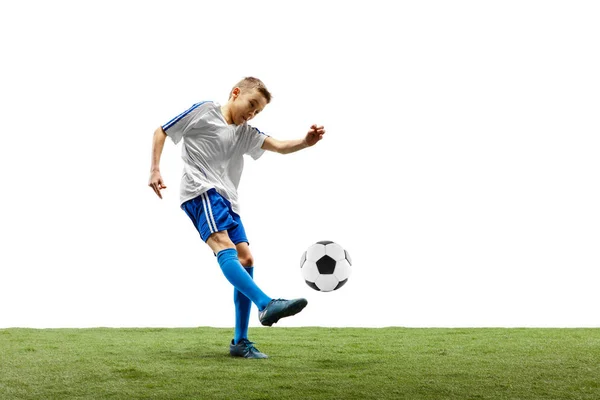 小男孩与足球隔绝了在白色。足球运动员 — 图库照片