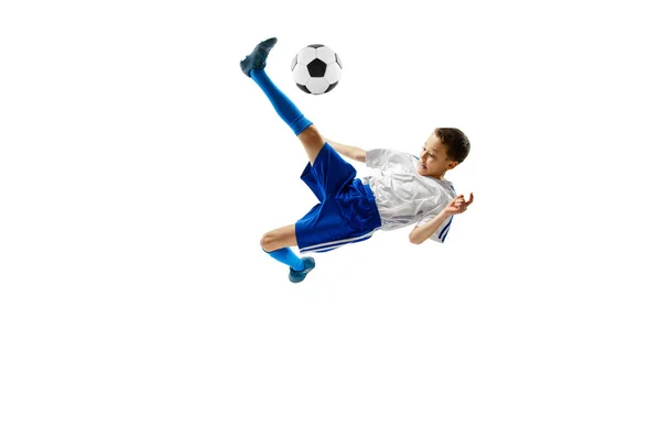 Fiatal fiú futball-labda, elszigetelt fehér. focista — Stock Fotó