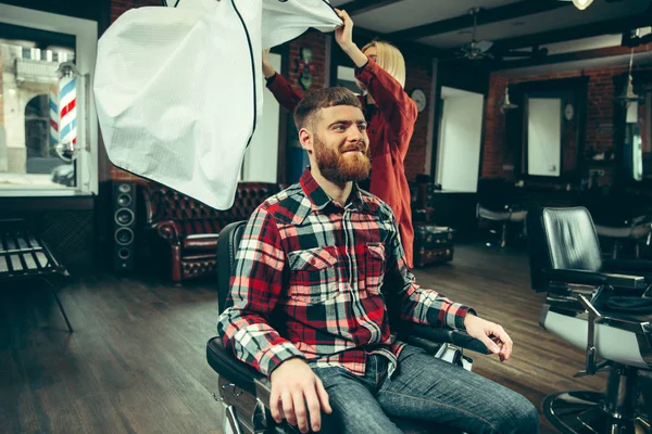 Client during beard shaving in barber shop — Stock Photo, Image