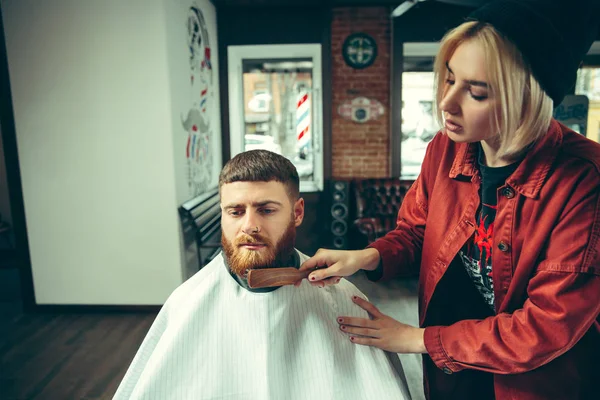 Client during beard shaving in barber shop — Stock Photo, Image