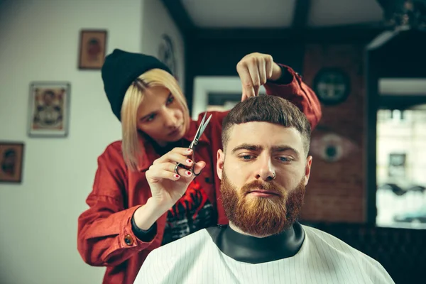 Client during beard shaving in barber shop — Stock Photo, Image