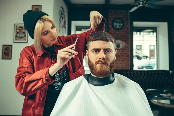 Client during beard shaving in barber shop — Stock Photo, Image