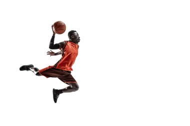 Bir basketbol oyuncusu topu ile tam uzunlukta portresi