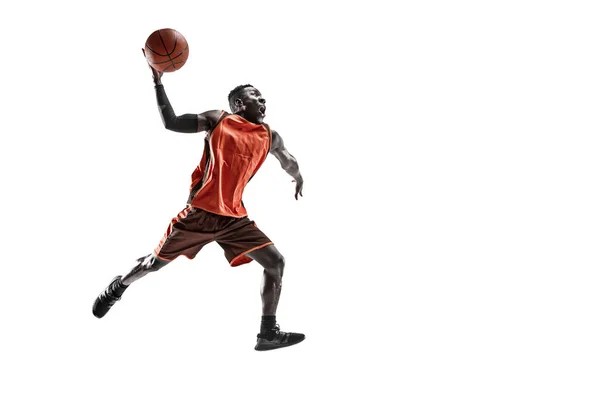 전체 길이 공을 농구 선수의 초상화 — 스톡 사진