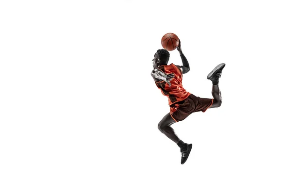 Retrato completo de un jugador de baloncesto con pelota — Foto de Stock