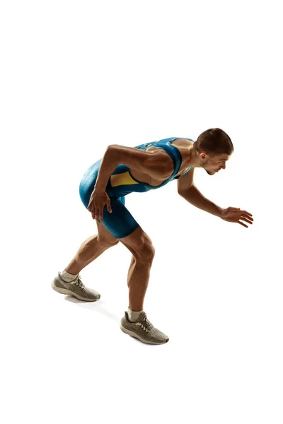 Joven caucásico hombre corriendo o trotando aislado en blanco estudio fondo . — Foto de Stock