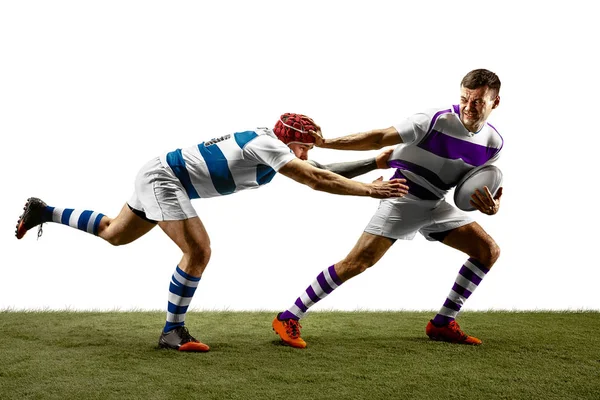 A silhueta de dois jogadores masculinos de rugby caucasianos isolados em fundo branco — Fotografia de Stock