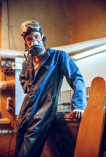Retrato de carpinteiro profissional sério — Fotografia de Stock