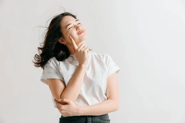 Joven mujer de negocios seria y pensativa. Concepto de duda . — Foto de Stock